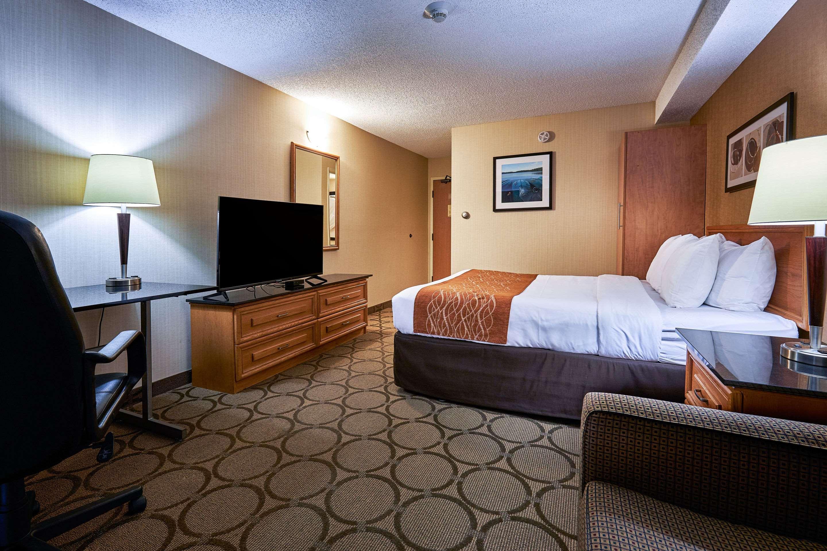 Comfort Inn Rouyn Bagian luar foto