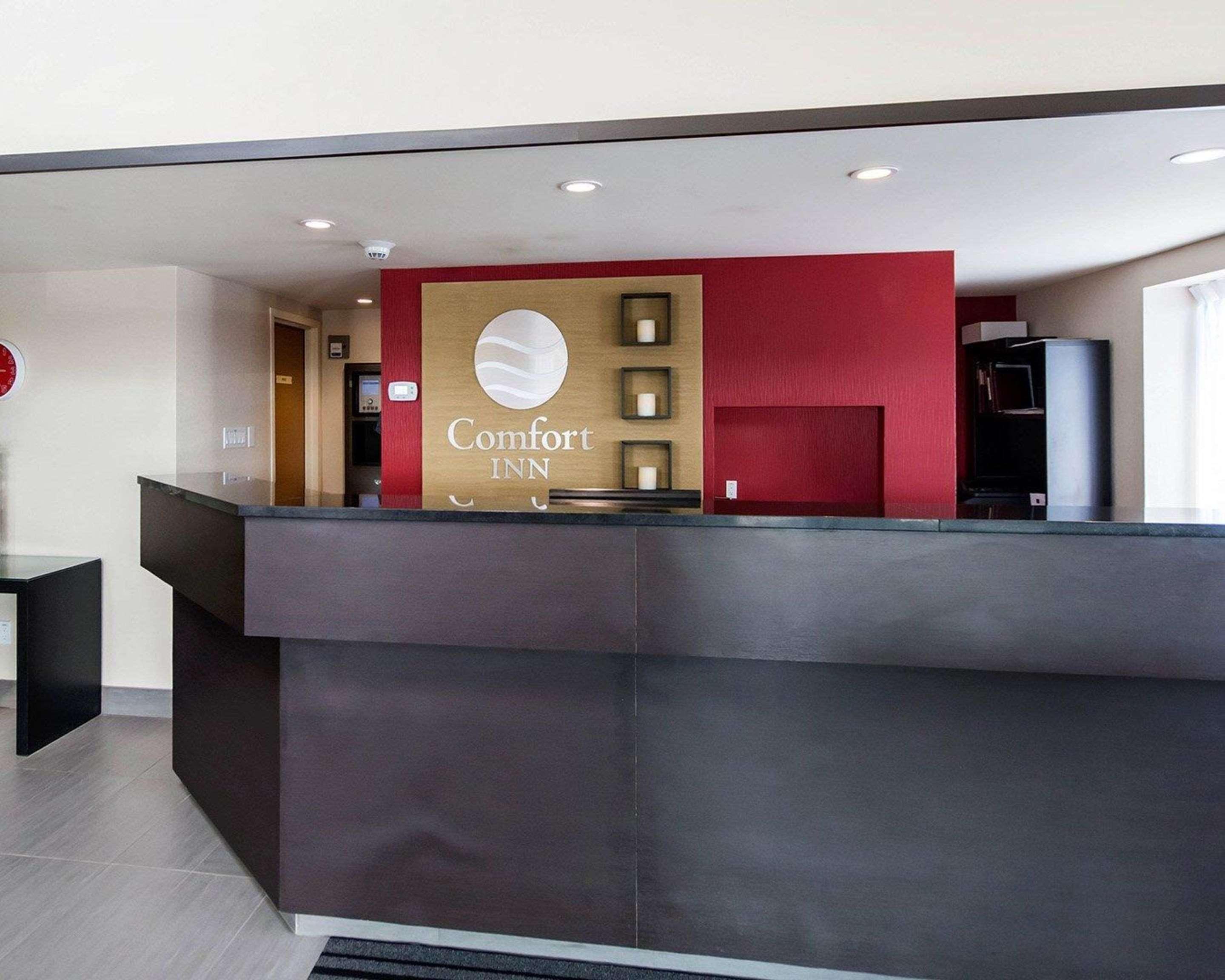 Comfort Inn Rouyn Bagian luar foto