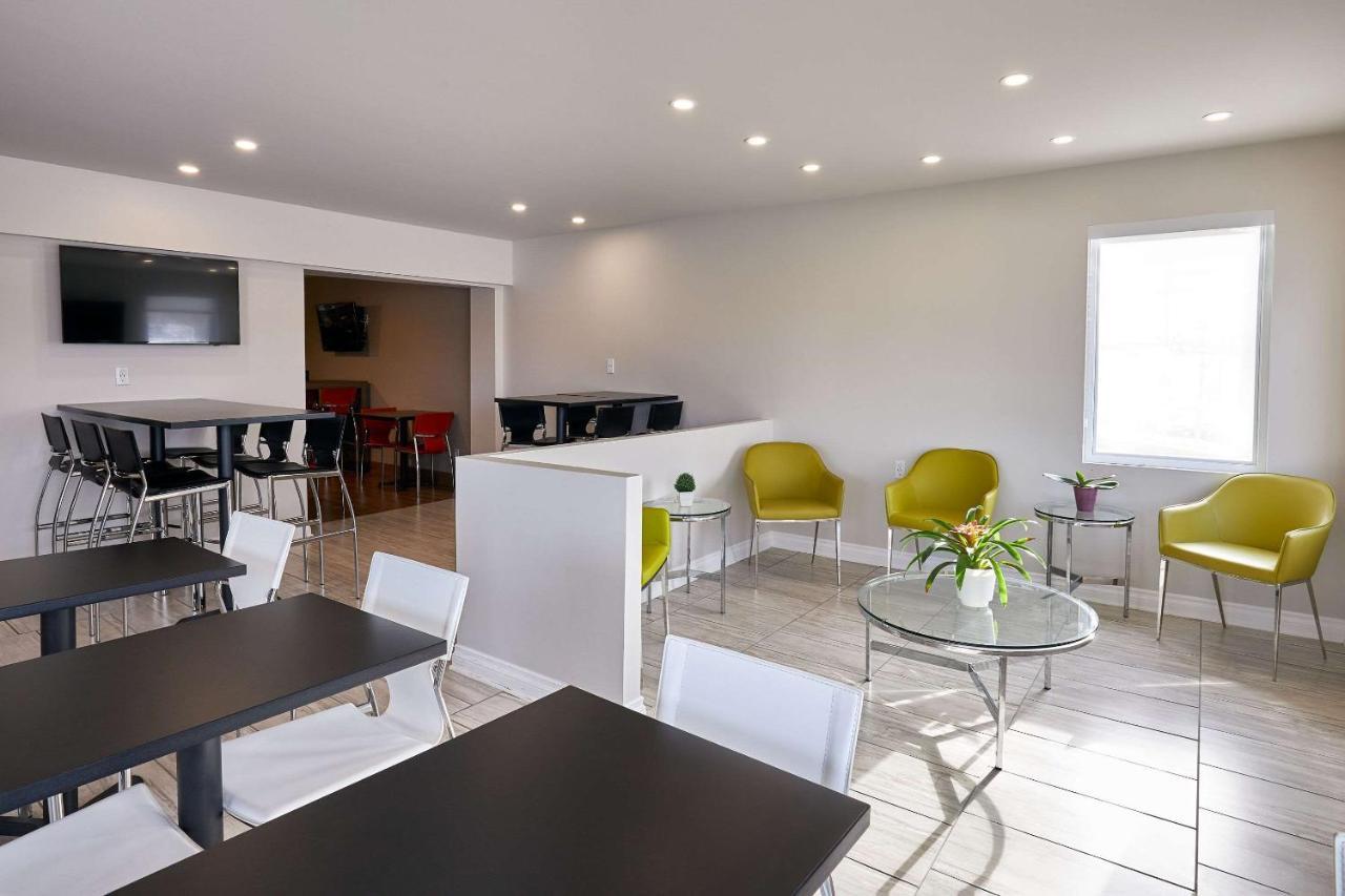 Comfort Inn Rouyn Bagian luar foto