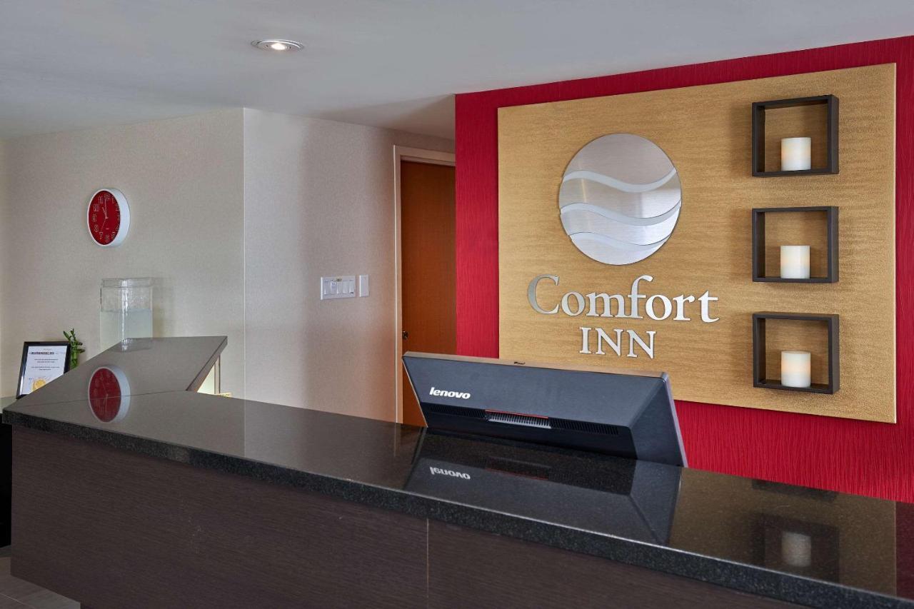 Comfort Inn Rouyn Bagian luar foto
