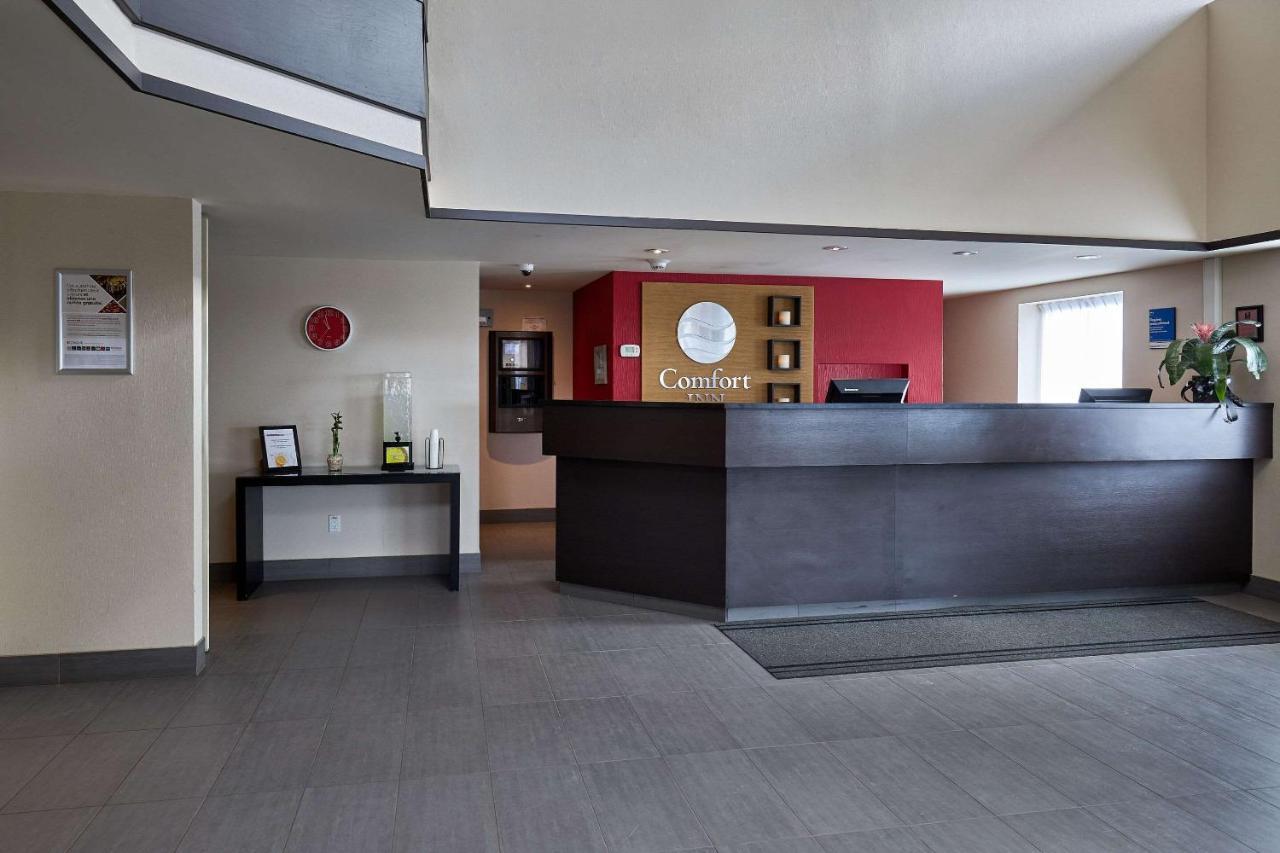 Comfort Inn Rouyn Bagian luar foto
