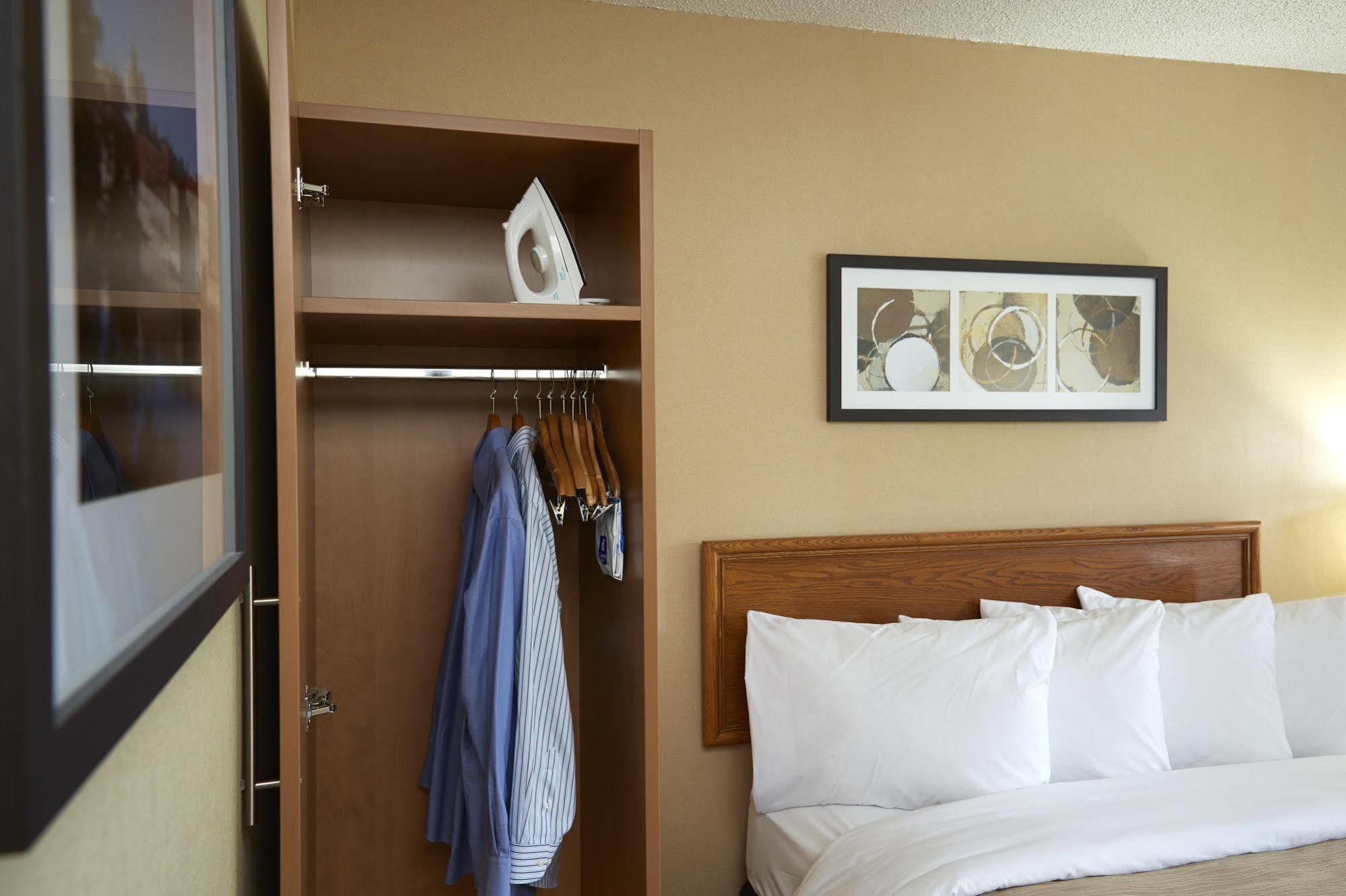 Comfort Inn Rouyn Bagian luar foto