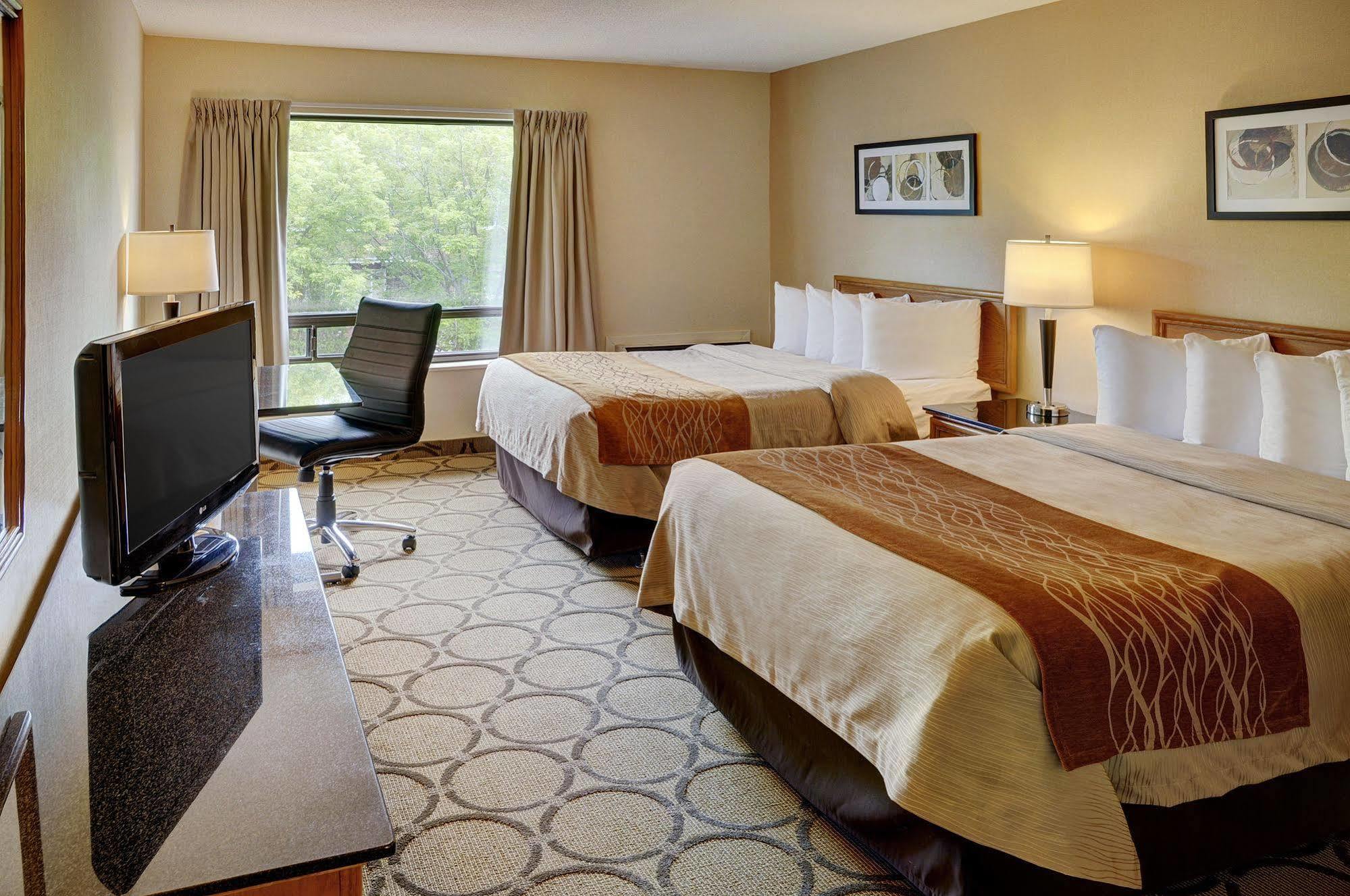 Comfort Inn Rouyn Bagian luar foto