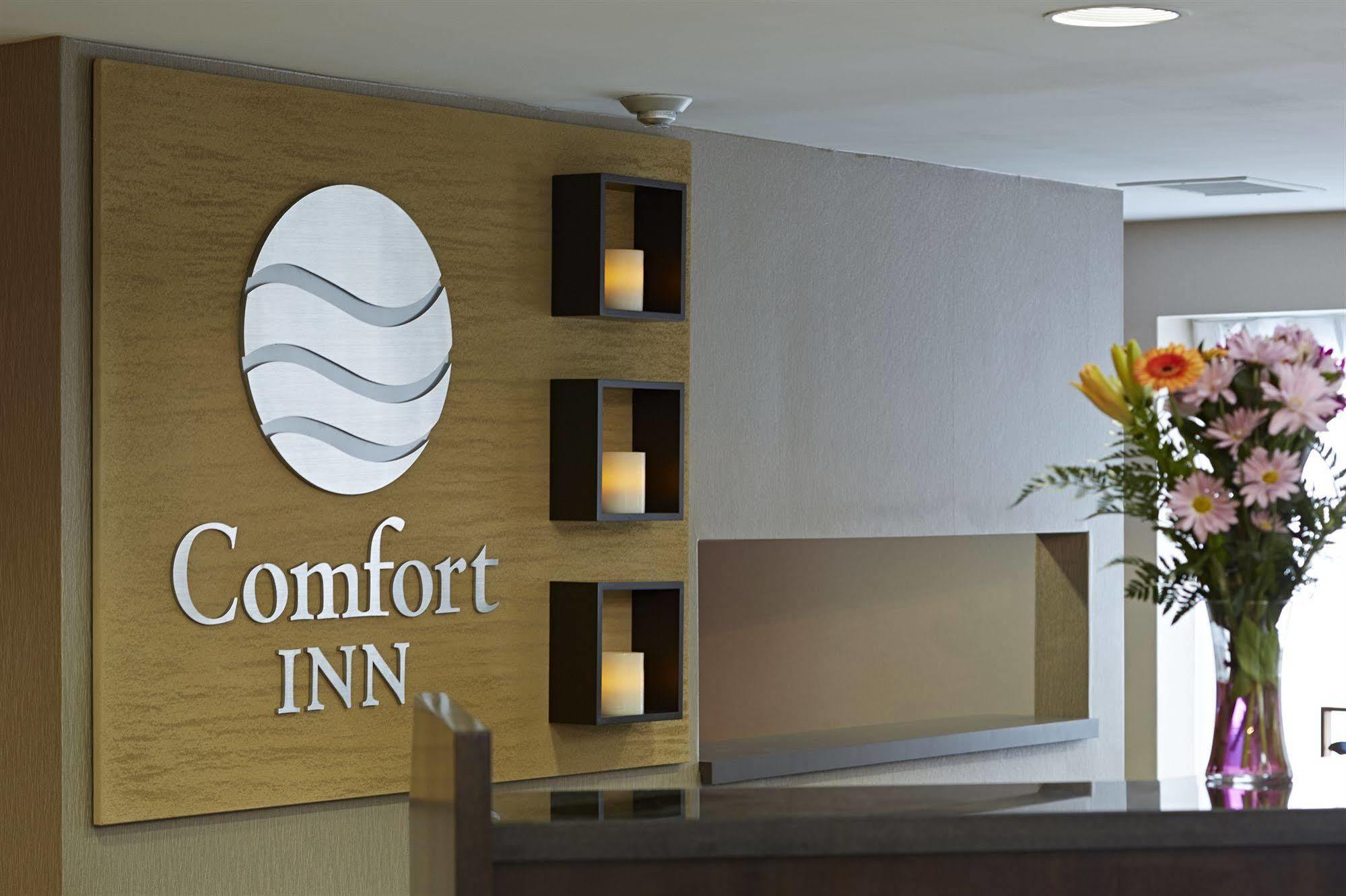 Comfort Inn Rouyn Bagian luar foto
