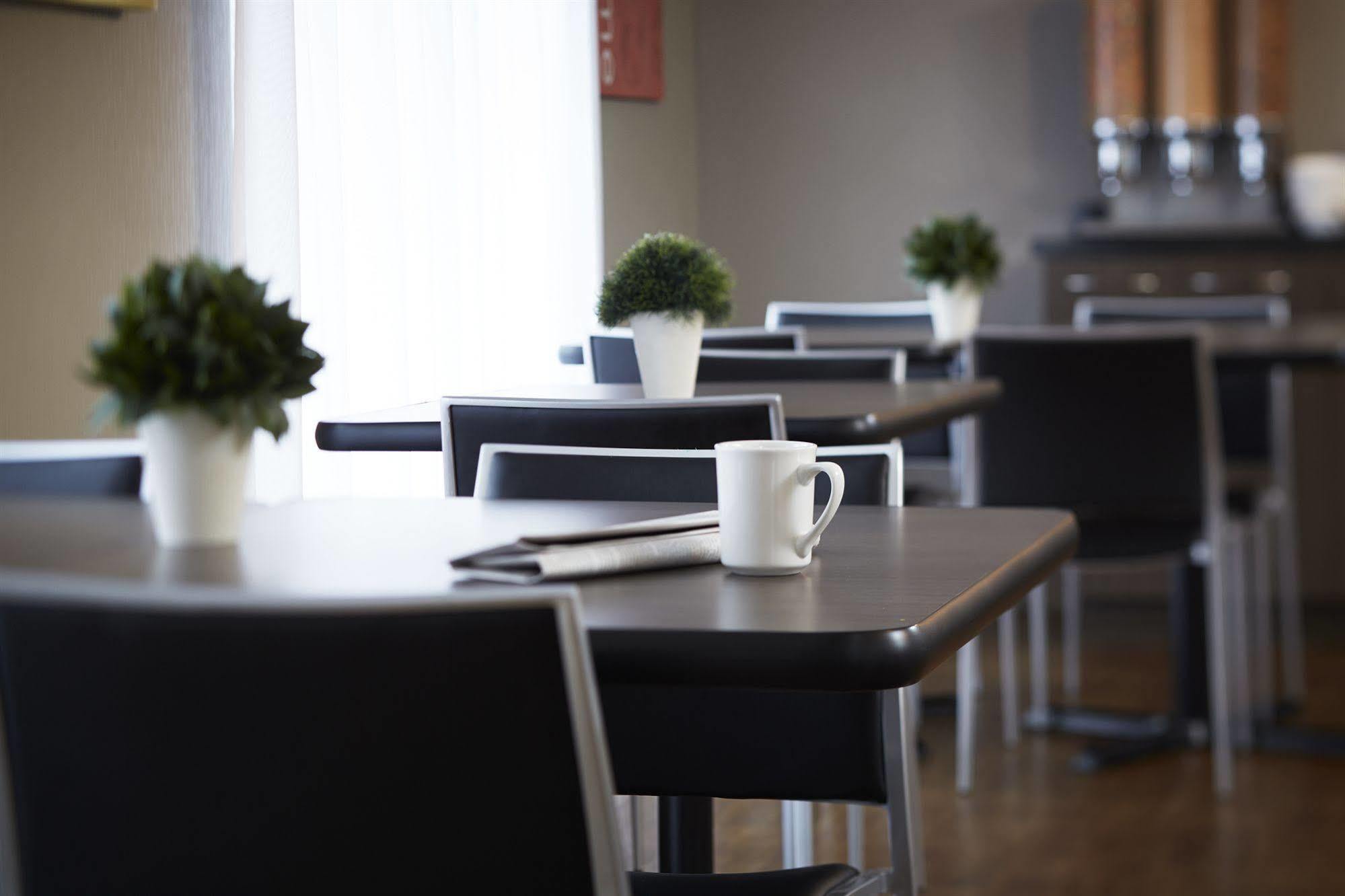Comfort Inn Rouyn Bagian luar foto