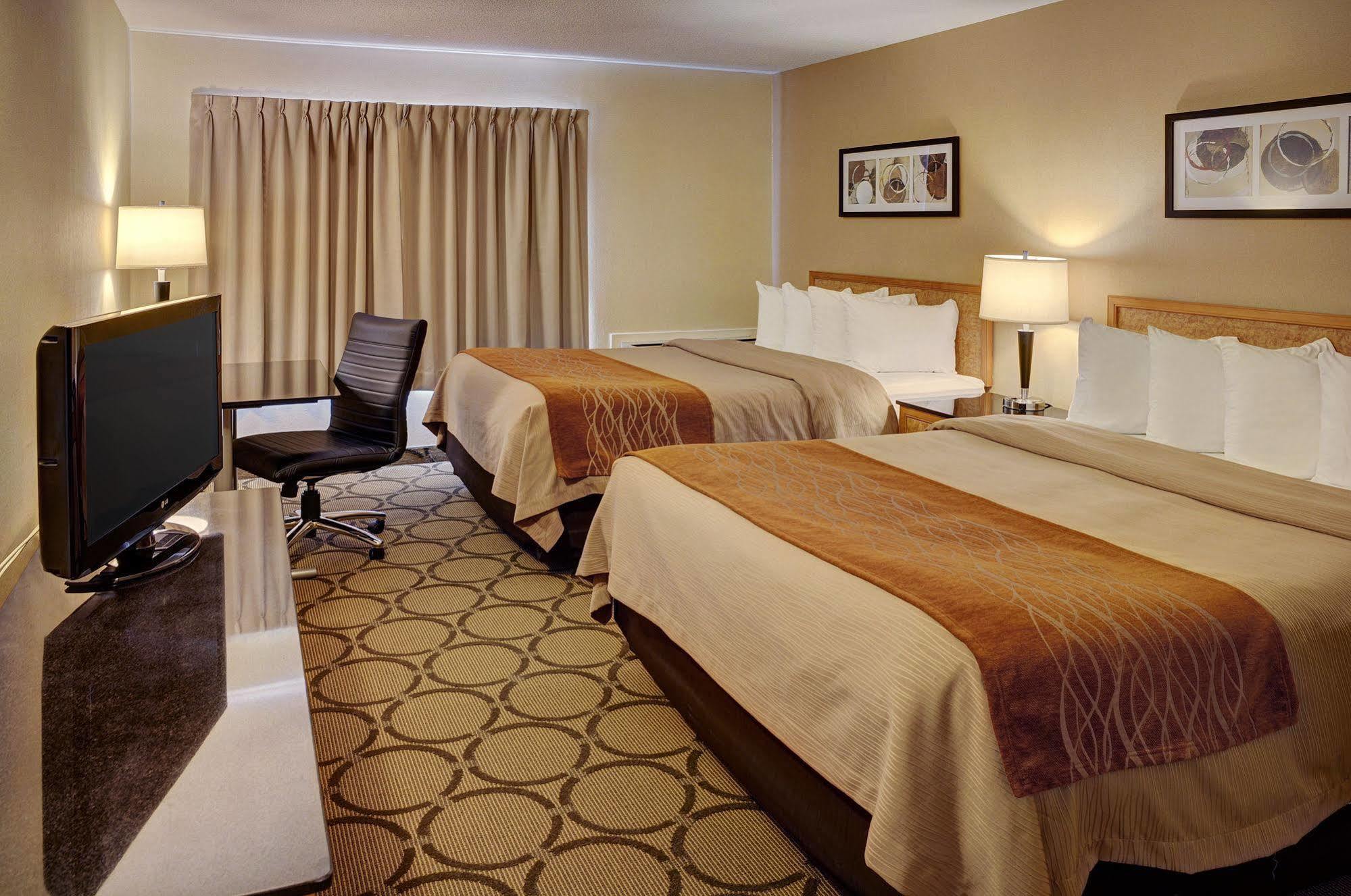 Comfort Inn Rouyn Bagian luar foto