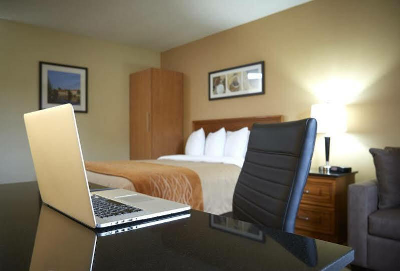 Comfort Inn Rouyn Bagian luar foto
